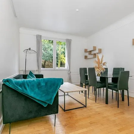 T2 19eme Buttes Chaumont - Ii Appartement Parijs