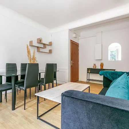 T2 19eme Buttes Chaumont - Ii