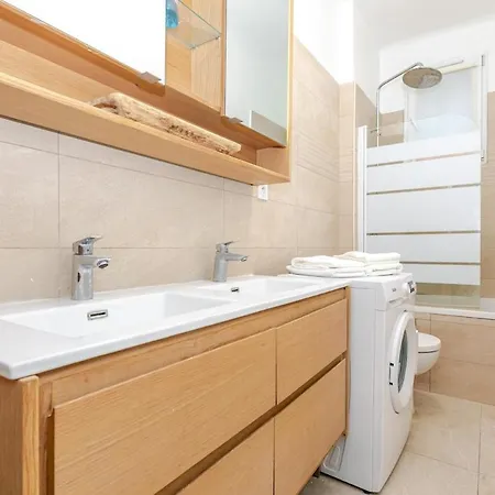 Apartament T2 19eme Buttes Chaumont - Ii Paryż