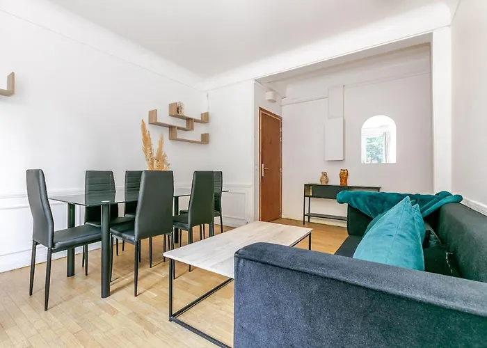 T2 19eme Buttes Chaumont - Ii