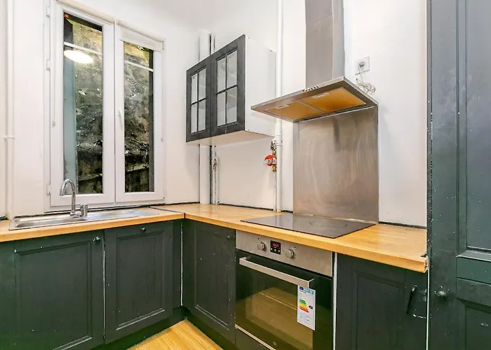 T2 19eme Buttes Chaumont - Ii * Parijs